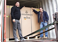 Chegada dos pianos Steinway & Sons ao Departamento de Música