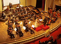 Solista Yuka de Almeida Prado (soprano) com a USP-Filarmônica